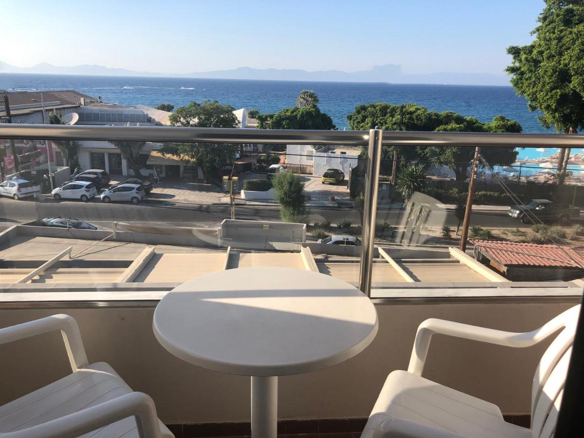 One-Bedroom Apartment Sea View