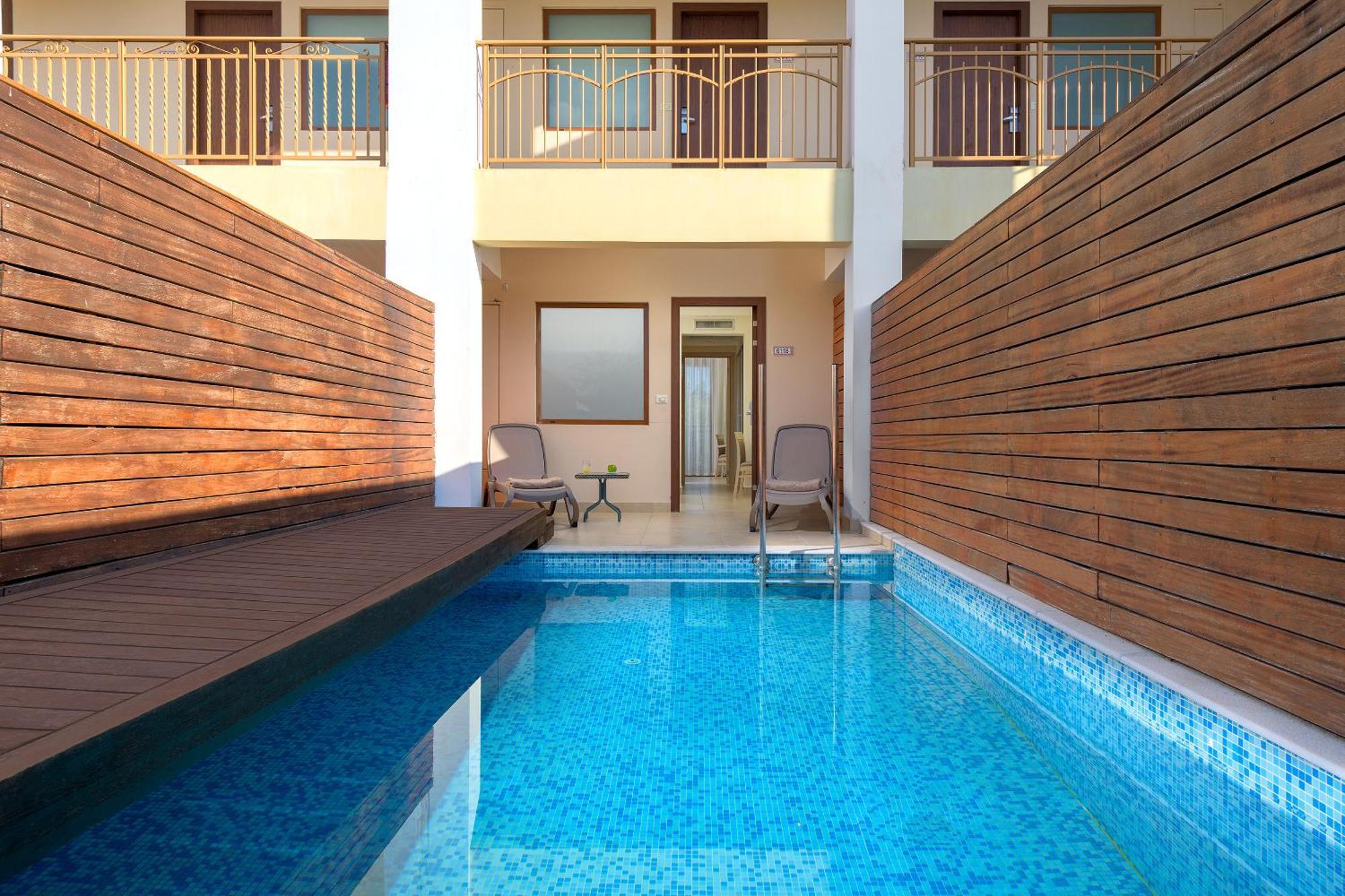 Suite Private Pool & Inland View