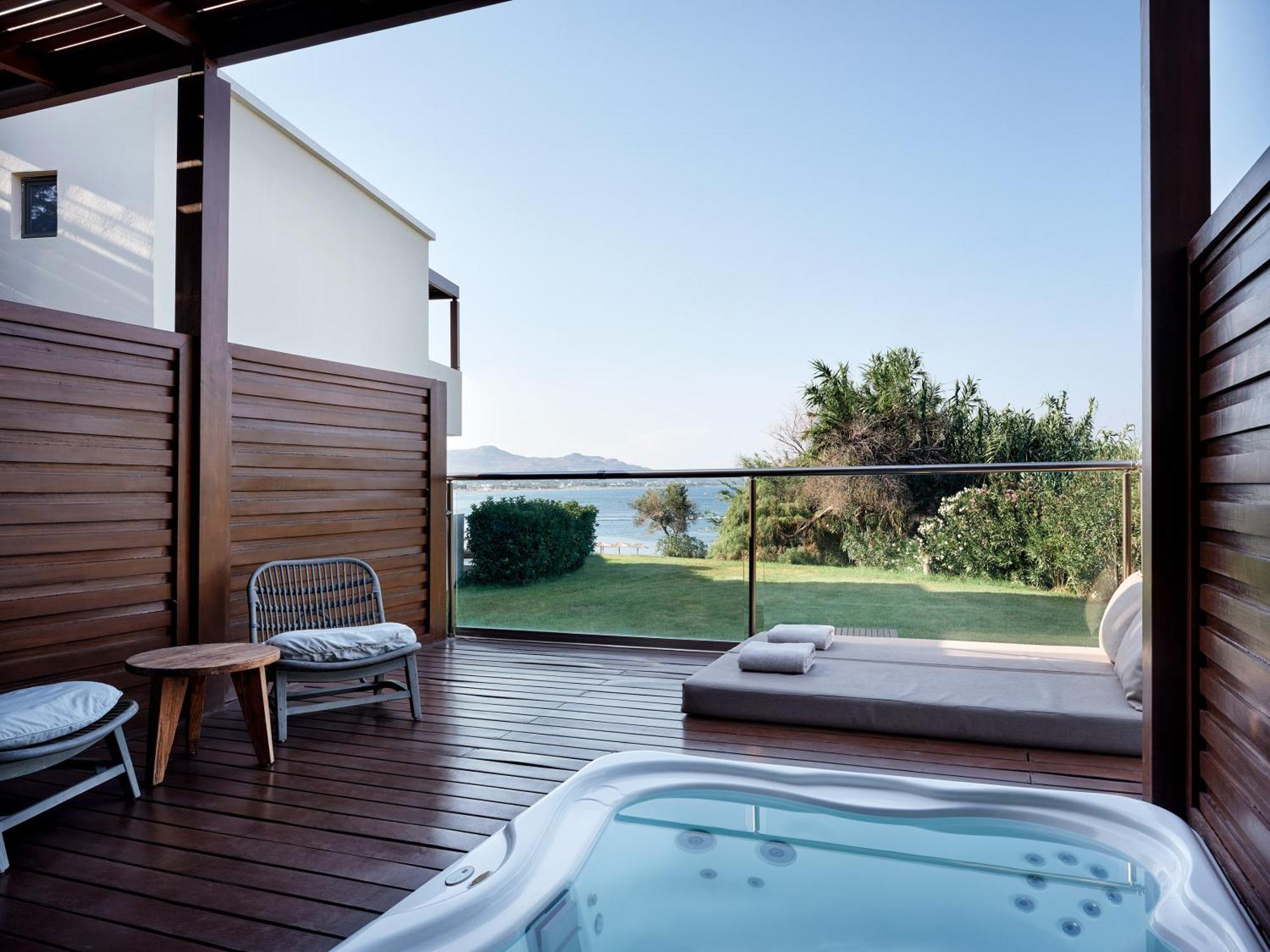Bungalow Sea Side View Outdoor Jacuzzi