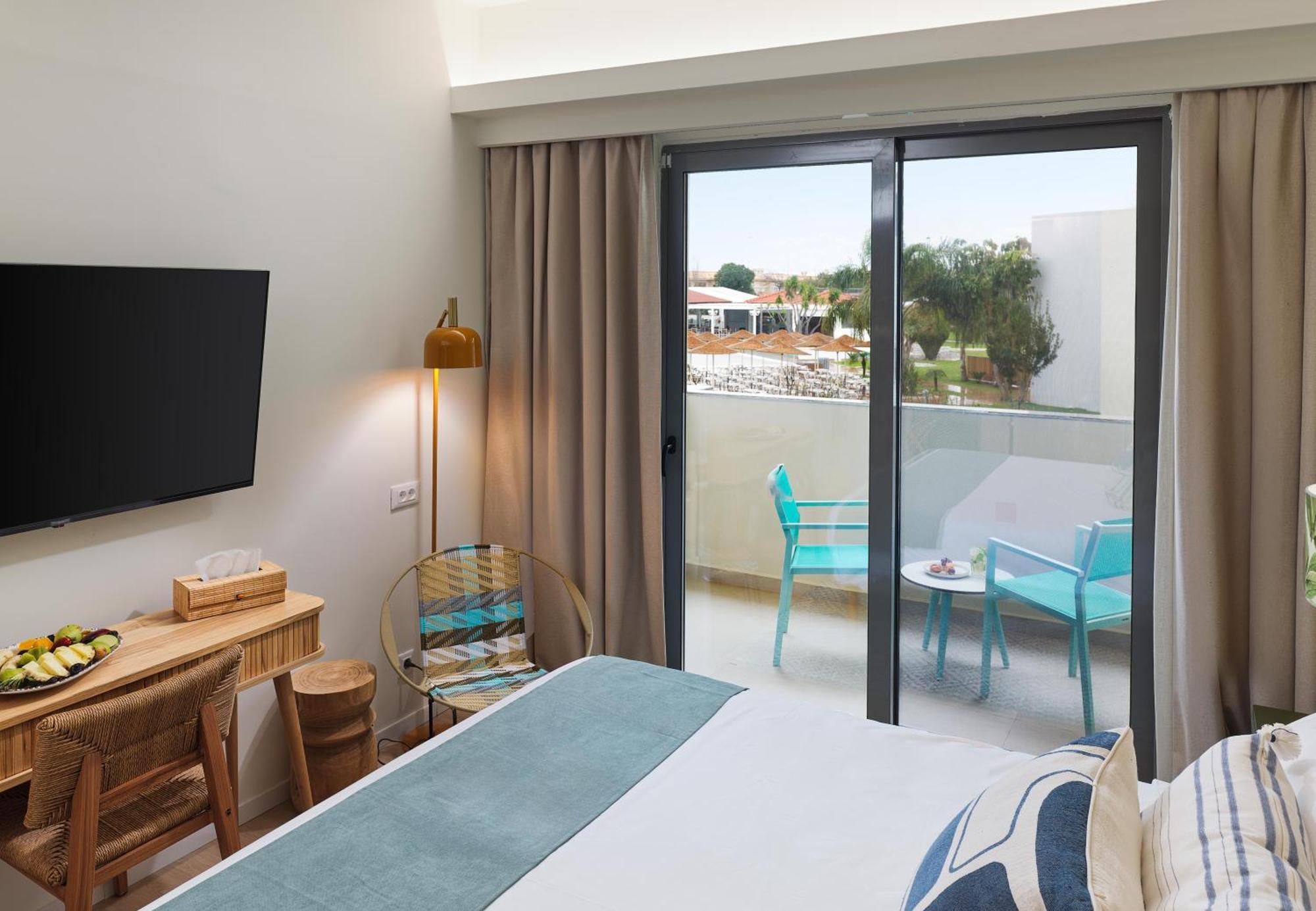 Deluxe Double or Twin Room Pool View