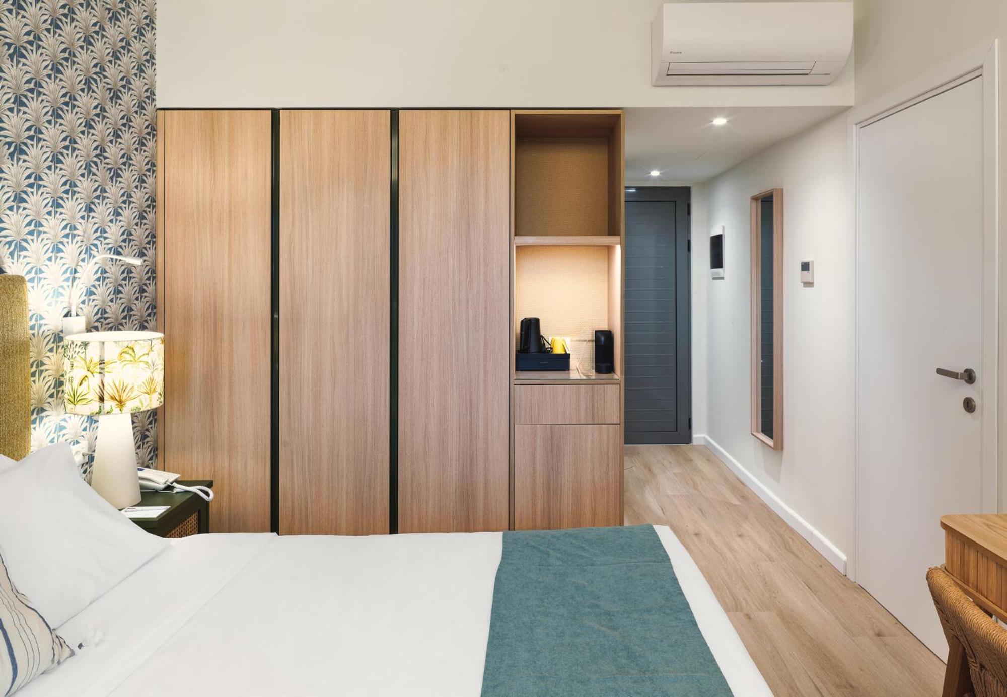 Deluxe Double or Twin Room Pool View