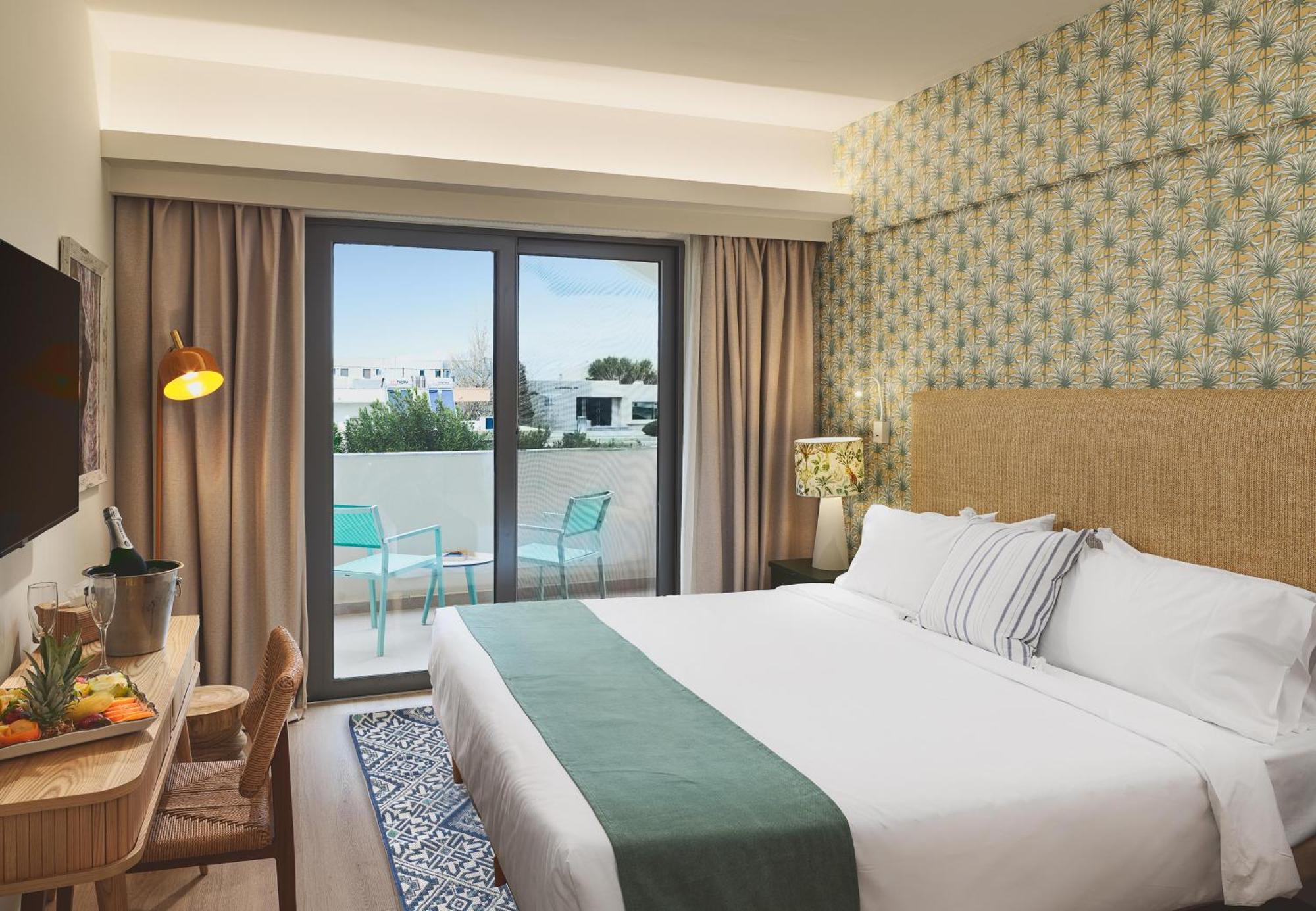 Deluxe Double or Twin Room Garden View