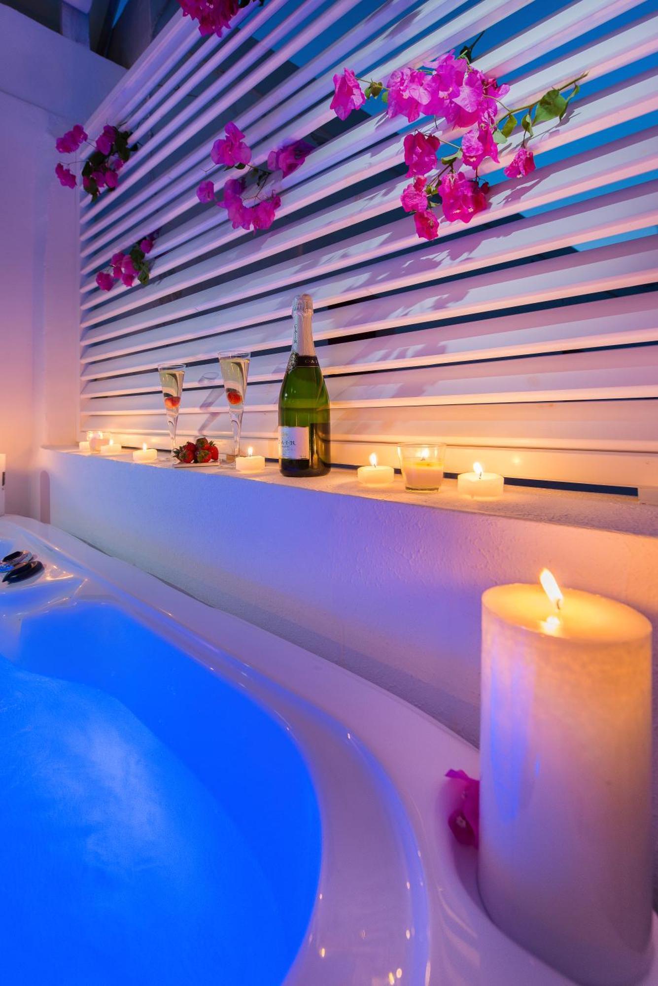 Deluxe Two-Bedroom Villa Outdoor Hot Tub