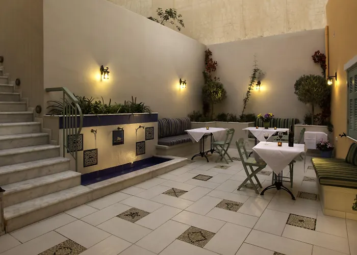 Hotel Efchi 1904 Rhodes City Con una Pista de Golf
