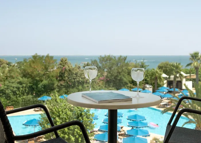 Hotel vicino a Baia di Anthony Quinn
